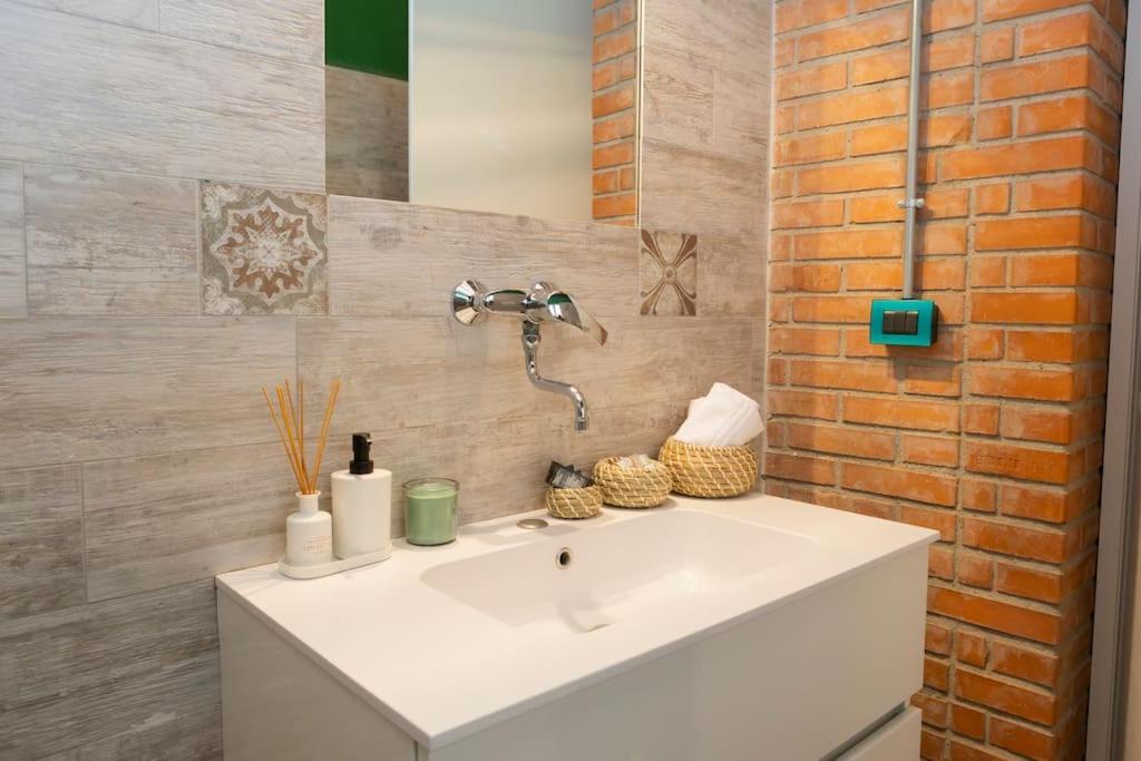 Canonica Brick Apartment Милан Экстерьер фото