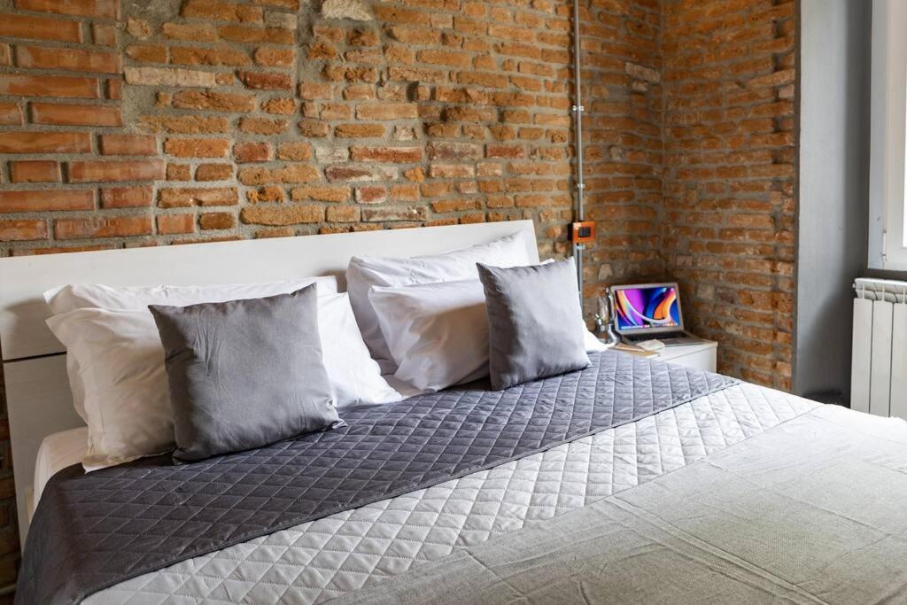 Canonica Brick Apartment Милан Экстерьер фото
